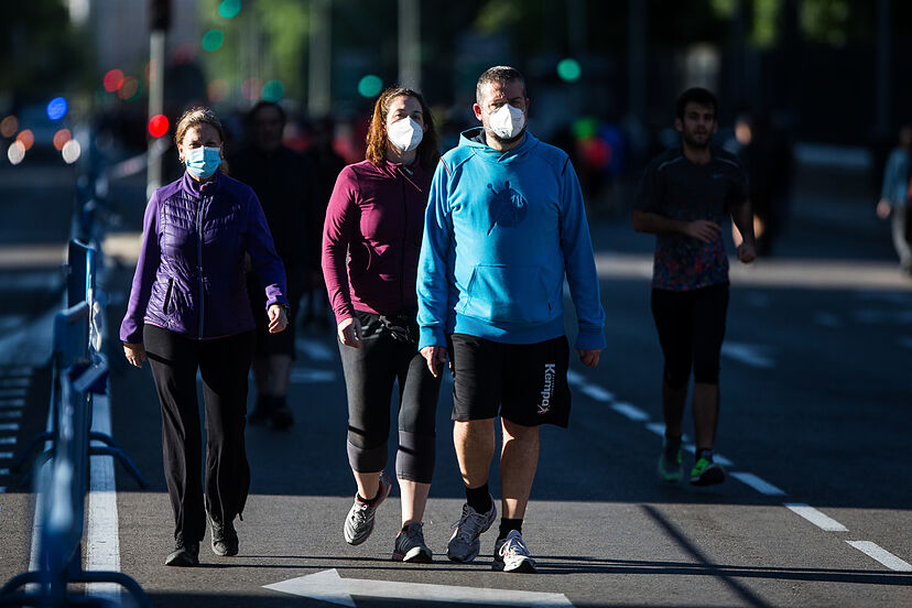 Cuatro meses de prisión por negarse reiteradamente a llevar la mascarilla