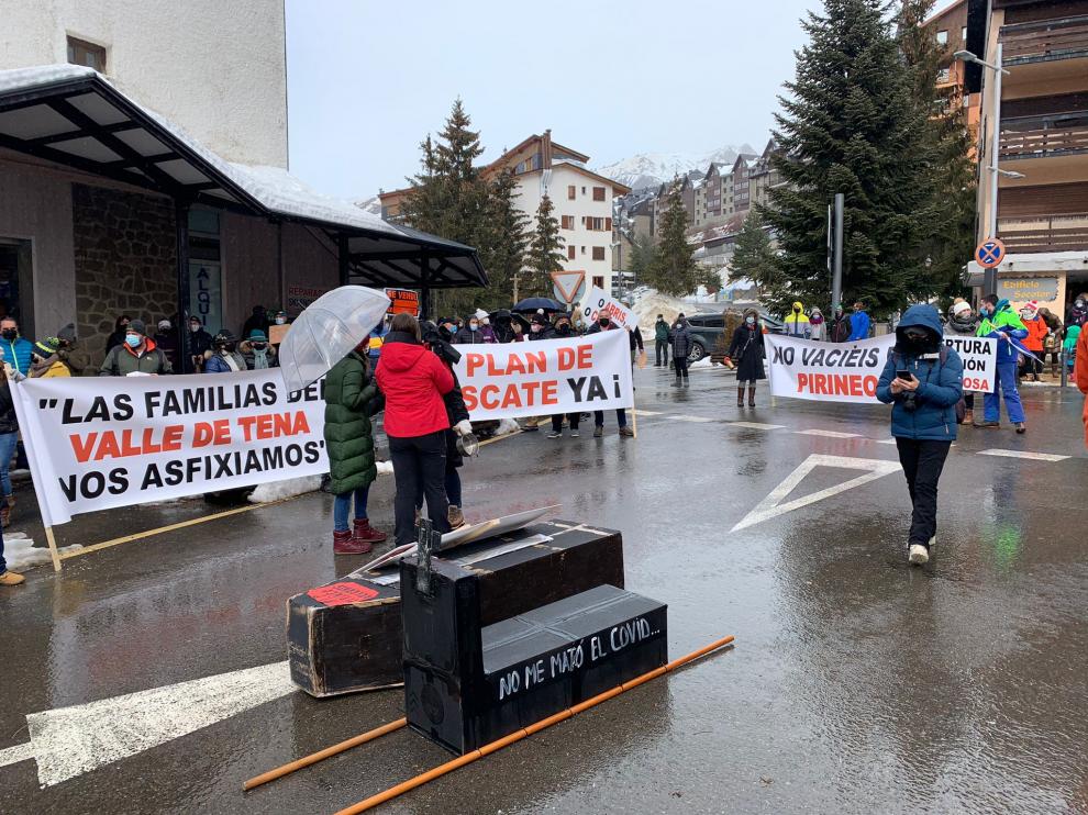 Un centenar de empresarios del Pirineo se unen para exigir compensaciones a la DGA por las pérdidas de la campaña de nieve